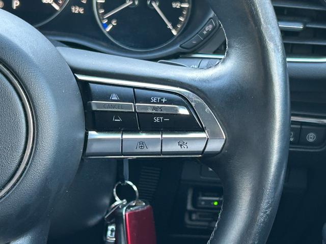 ＭＡＺＤＡ３セダン ２０Ｓ　Ｌパッケージ　４ＷＤ　ｉ－ＡＣＴＩＶＥＳＥＮＳＥ（運転支援／リスク警報）　純正メモリナビ（ＣＤ／ＤＶＤ／ＢＴ）　車外カメラ（バック／全方位）　ＥＴＣ　純正前後ドライブレコーダー　レーダークルーズコントロール（9枚目）