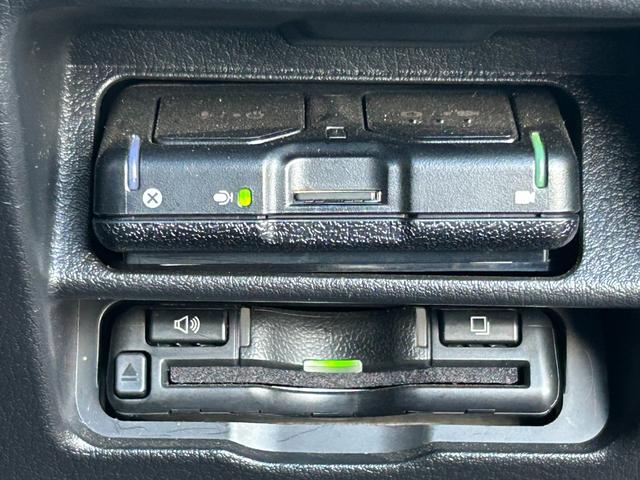 ＭＡＺＤＡ３セダン ２０Ｓ　Ｌパッケージ　４ＷＤ　ｉ－ＡＣＴＩＶＥＳＥＮＳＥ（運転支援／リスク警報）　純正メモリナビ（ＣＤ／ＤＶＤ／ＢＴ）　車外カメラ（バック／全方位）　ＥＴＣ　純正前後ドライブレコーダー　レーダークルーズコントロール（17枚目）