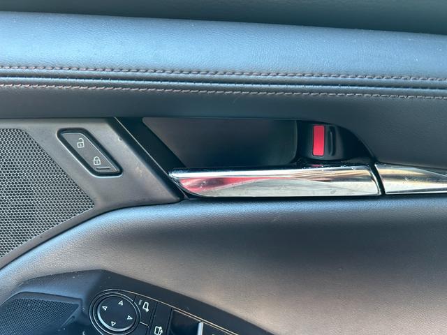 ＭＡＺＤＡ３セダン ２０Ｓ　Ｌパッケージ　４ＷＤ　ｉ－ＡＣＴＩＶＥＳＥＮＳＥ（運転支援／リスク警報）　純正メモリナビ（ＣＤ／ＤＶＤ／ＢＴ）　車外カメラ（バック／全方位）　ＥＴＣ　純正前後ドライブレコーダー　レーダークルーズコントロール（22枚目）
