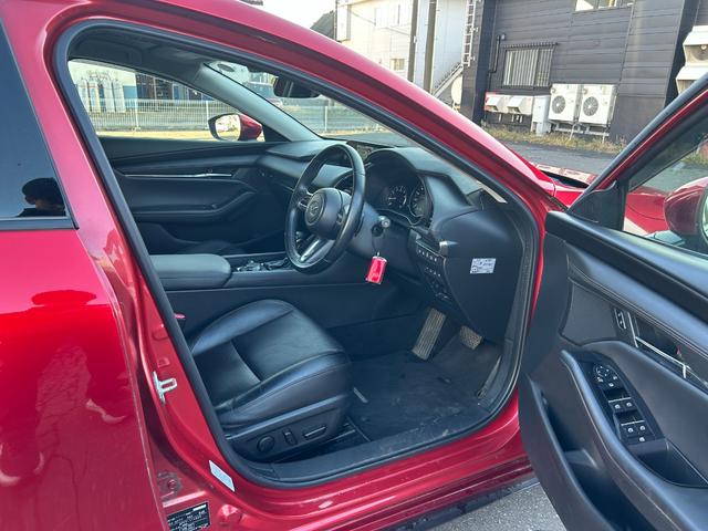 ＭＡＺＤＡ３セダン ２０Ｓ　Ｌパッケージ　４ＷＤ　ｉ－ＡＣＴＩＶＥＳＥＮＳＥ（運転支援／リスク警報）　純正メモリナビ（ＣＤ／ＤＶＤ／ＢＴ）　車外カメラ（バック／全方位）　ＥＴＣ　純正前後ドライブレコーダー　レーダークルーズコントロール（24枚目）