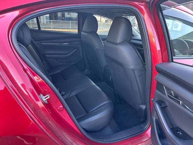 ＭＡＺＤＡ３セダン ２０Ｓ　Ｌパッケージ　４ＷＤ　ｉ－ＡＣＴＩＶＥＳＥＮＳＥ（運転支援／リスク警報）　純正メモリナビ（ＣＤ／ＤＶＤ／ＢＴ）　車外カメラ（バック／全方位）　ＥＴＣ　純正前後ドライブレコーダー　レーダークルーズコントロール（28枚目）