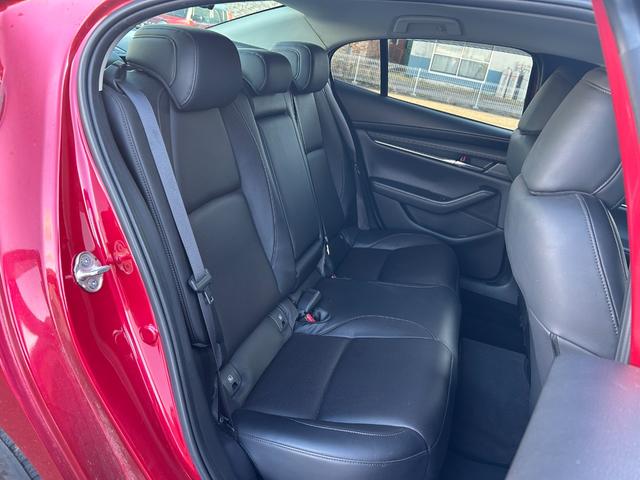 ＭＡＺＤＡ３セダン ２０Ｓ　Ｌパッケージ　４ＷＤ　ｉ－ＡＣＴＩＶＥＳＥＮＳＥ（運転支援／リスク警報）　純正メモリナビ（ＣＤ／ＤＶＤ／ＢＴ）　車外カメラ（バック／全方位）　ＥＴＣ　純正前後ドライブレコーダー　レーダークルーズコントロール（29枚目）