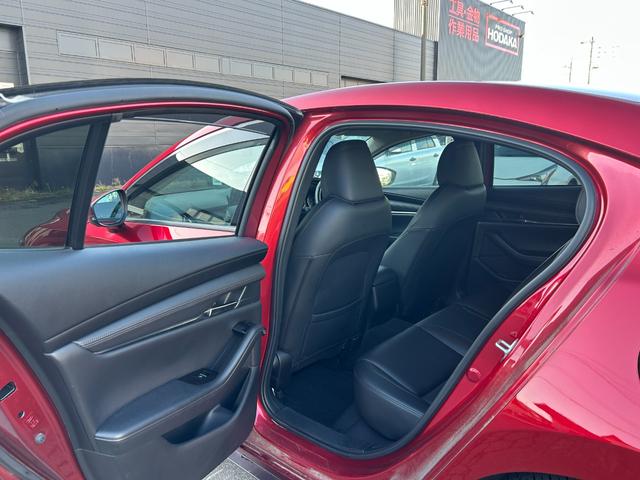 ＭＡＺＤＡ３セダン ２０Ｓ　Ｌパッケージ　４ＷＤ　ｉ－ＡＣＴＩＶＥＳＥＮＳＥ（運転支援／リスク警報）　純正メモリナビ（ＣＤ／ＤＶＤ／ＢＴ）　車外カメラ（バック／全方位）　ＥＴＣ　純正前後ドライブレコーダー　レーダークルーズコントロール（30枚目）