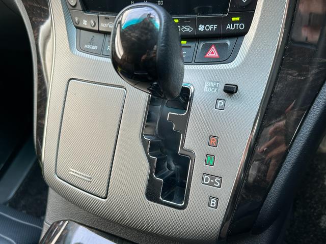 ヴェルファイアハイブリッド ZR Gエディション 純正ナビ(CD/DVD/BT) フルセグTV フリップダウンモニター サンルーフ 両側パワースライドドア 電動リアゲート クルーズコントロール パワーシート シートヒーター 社外エンジンスターター(9枚目)