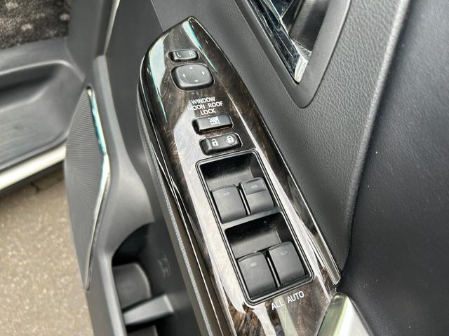 ヴェルファイアハイブリッド ZR Gエディション 純正ナビ(CD/DVD/BT) フルセグTV フリップダウンモニター サンルーフ 両側パワースライドドア 電動リアゲート クルーズコントロール パワーシート シートヒーター 社外エンジンスターター(24枚目)