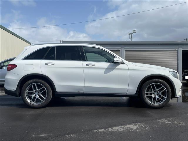 ＧＬＣ２５０　４マチックスポーツ　４ＷＤ　メーカーナビ　ＣＤ／ＤＶＤ／ＳＤ／ＢＴ／フルセグ　全方位カメラ　ビルトインＥＴＣ　衝突被害軽減ブレーキ　レーダークルーズコントロール　レーンキープアシスト　クリアランスソナー　ハーフレザー(4枚目)