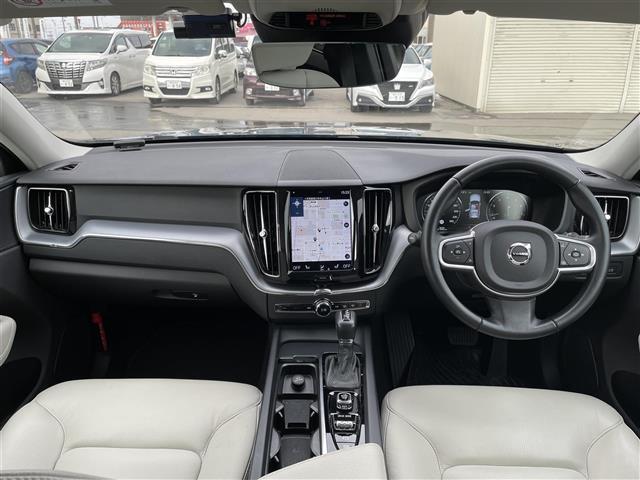 ＸＣ６０ Ｔ５　ＡＷＤ　モーメンタム　４ＷＤ　シティセーフティブレーキ　衝突回避アシスト　純正ＨＤＤナビ　フルセグＴＶ　全方位カメラ　パワーバックドア　　クルーズコントロール　ＬＥＤオートライト　パワーシート　シートヒーター（2枚目）