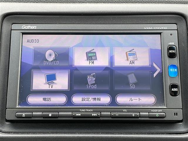 ヴェゼル ハイブリッドＺ・ホンダセンシング　４ＷＤ／禁煙車／純正メモリナビ／ＣＤ／ＤＶＤ／ＳＤ／ＢＴ／ＵＳＢ／１セグ／バクカメラ／ホンダセンシング／衝突軽減ブレーキ／レーンキープ／レーダークルーズコントロール／誤発進抑制／シートヒーター／ＥＴＣ（3枚目）