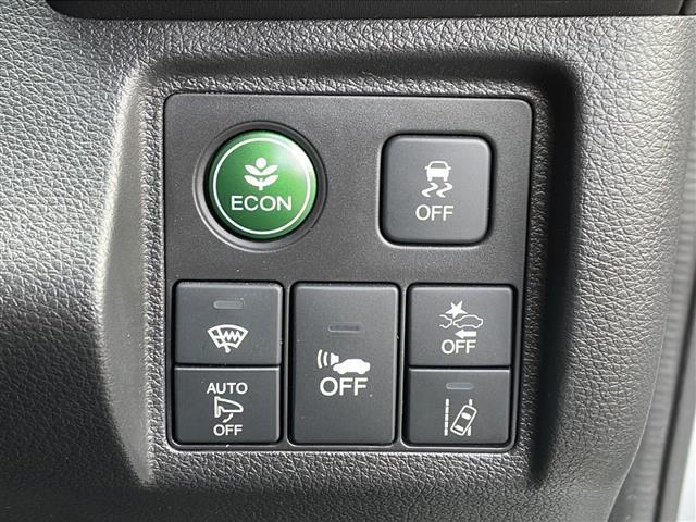 ヴェゼル ハイブリッドＺ・ホンダセンシング　４ＷＤ／禁煙車／純正メモリナビ／ＣＤ／ＤＶＤ／ＳＤ／ＢＴ／ＵＳＢ／１セグ／バクカメラ／ホンダセンシング／衝突軽減ブレーキ／レーンキープ／レーダークルーズコントロール／誤発進抑制／シートヒーター／ＥＴＣ（9枚目）