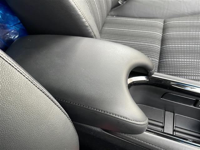 ヴェゼル ハイブリッドＺ・ホンダセンシング　４ＷＤ／禁煙車／純正メモリナビ／ＣＤ／ＤＶＤ／ＳＤ／ＢＴ／ＵＳＢ／１セグ／バクカメラ／ホンダセンシング／衝突軽減ブレーキ／レーンキープ／レーダークルーズコントロール／誤発進抑制／シートヒーター／ＥＴＣ（35枚目）