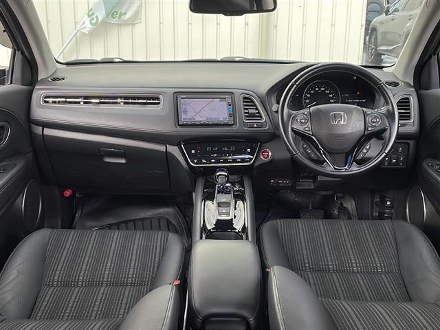 ヴェゼル ハイブリッドＺ・ホンダセンシング　４ＷＤ／禁煙車／純正メモリナビ／ＣＤ／ＤＶＤ／ＳＤ／ＢＴ／ＵＳＢ／１セグ／バクカメラ／ホンダセンシング／衝突軽減ブレーキ／レーンキープ／レーダークルーズコントロール／誤発進抑制／シートヒーター／ＥＴＣ（42枚目）