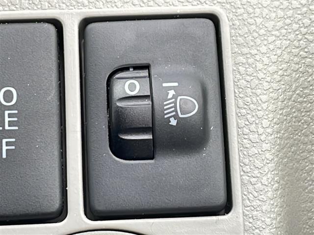 ミライース Lf SA /4WD/禁煙/ワンオーナー/純正オーディオ(CD・AUX)/アイドリングストップ/衝突軽減ブレーキ/横滑り防止装置/キーレスキー/ドアバイザー/純正フロアマット(8枚目)