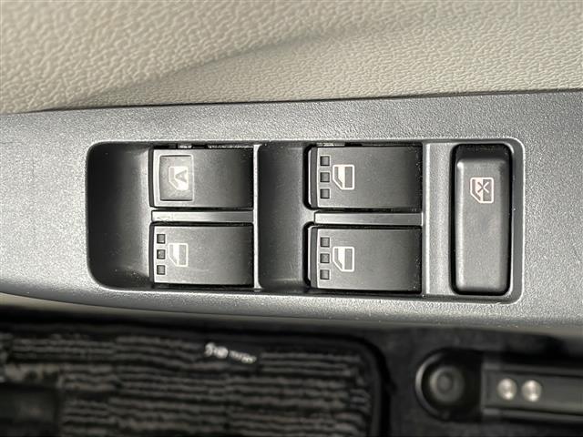 ミライース Lf SA /4WD/禁煙/ワンオーナー/純正オーディオ(CD・AUX)/アイドリングストップ/衝突軽減ブレーキ/横滑り防止装置/キーレスキー/ドアバイザー/純正フロアマット(10枚目)