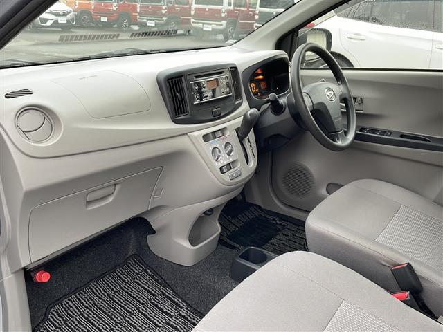 ミライース Lf SA /4WD/禁煙/ワンオーナー/純正オーディオ(CD・AUX)/アイドリングストップ/衝突軽減ブレーキ/横滑り防止装置/キーレスキー/ドアバイザー/純正フロアマット(32枚目)