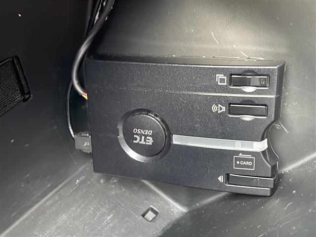 フィットハイブリッド Sパッケージ 4WD/禁煙車/純正SDナビ/CD/DVD/SD/BT/フルセグ/バックカメラ/CTBA/クルーズコントロール/パドルシフト/オートライト/LEDヘッドライト/フォグライト/ETC/社外AW夏タイヤ積(5枚目)