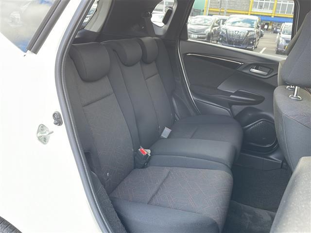 フィットハイブリッド Sパッケージ 4WD/禁煙車/純正SDナビ/CD/DVD/SD/BT/フルセグ/バックカメラ/CTBA/クルーズコントロール/パドルシフト/オートライト/LEDヘッドライト/フォグライト/ETC/社外AW夏タイヤ積(13枚目)