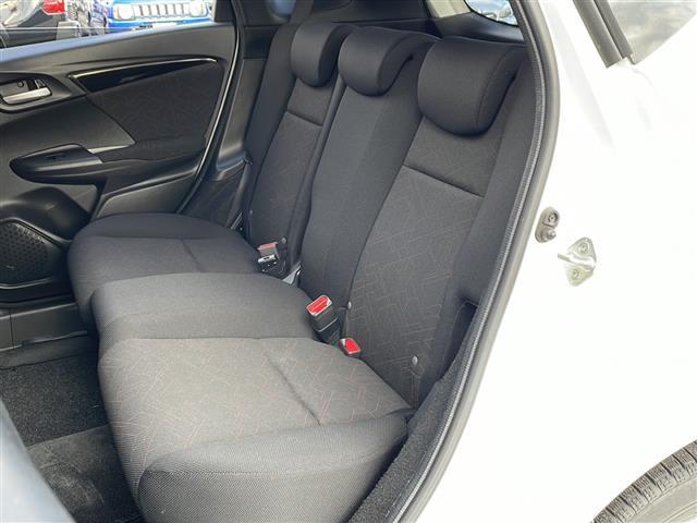 フィットハイブリッド Sパッケージ 4WD/禁煙車/純正SDナビ/CD/DVD/SD/BT/フルセグ/バックカメラ/CTBA/クルーズコントロール/パドルシフト/オートライト/LEDヘッドライト/フォグライト/ETC/社外AW夏タイヤ積(17枚目)