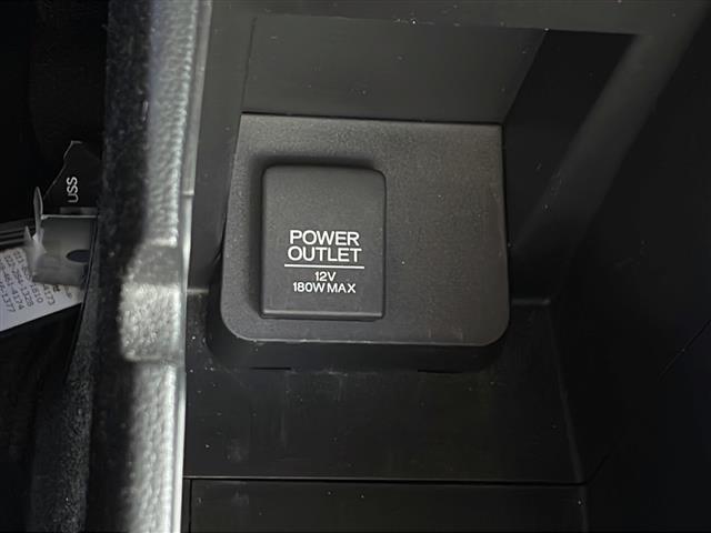 フィットハイブリッド Sパッケージ 4WD/禁煙車/純正SDナビ/CD/DVD/SD/BT/フルセグ/バックカメラ/CTBA/クルーズコントロール/パドルシフト/オートライト/LEDヘッドライト/フォグライト/ETC/社外AW夏タイヤ積(20枚目)