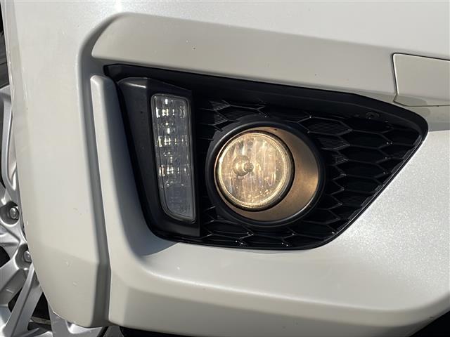 フィットハイブリッド Sパッケージ 4WD/禁煙車/純正SDナビ/CD/DVD/SD/BT/フルセグ/バックカメラ/CTBA/クルーズコントロール/パドルシフト/オートライト/LEDヘッドライト/フォグライト/ETC/社外AW夏タイヤ積(23枚目)