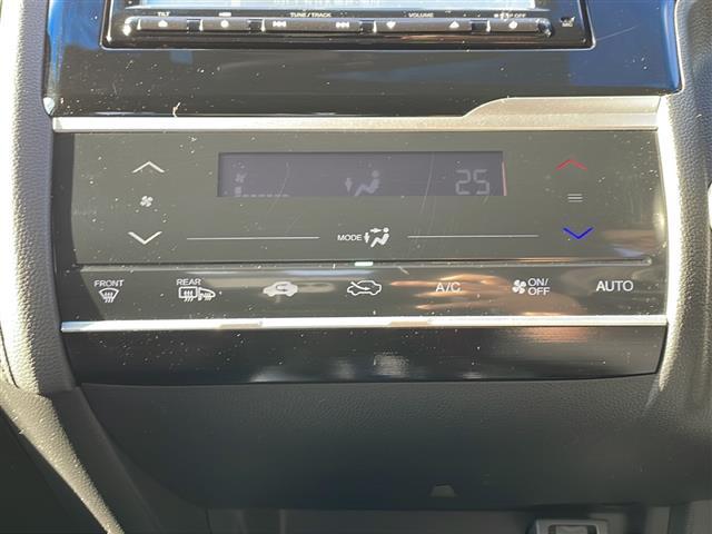 フィットハイブリッド Sパッケージ 4WD/禁煙車/純正SDナビ/CD/DVD/SD/BT/フルセグ/バックカメラ/CTBA/クルーズコントロール/パドルシフト/オートライト/LEDヘッドライト/フォグライト/ETC/社外AW夏タイヤ積(24枚目)