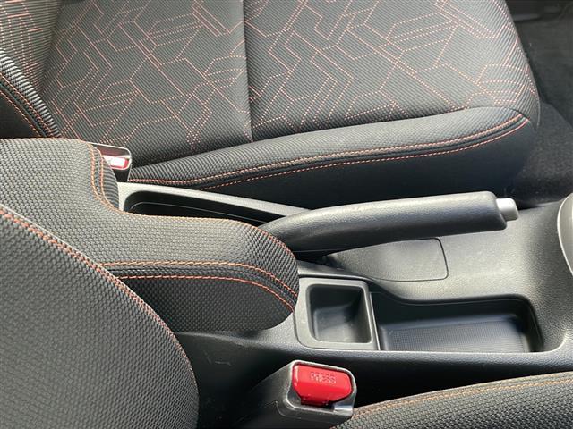 フィットハイブリッド Sパッケージ 4WD/禁煙車/純正SDナビ/CD/DVD/SD/BT/フルセグ/バックカメラ/CTBA/クルーズコントロール/パドルシフト/オートライト/LEDヘッドライト/フォグライト/ETC/社外AW夏タイヤ積(26枚目)