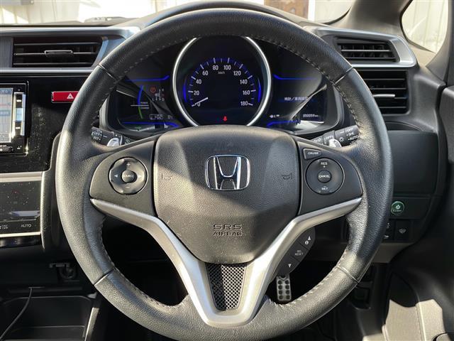 フィットハイブリッド Sパッケージ 4WD/禁煙車/純正SDナビ/CD/DVD/SD/BT/フルセグ/バックカメラ/CTBA/クルーズコントロール/パドルシフト/オートライト/LEDヘッドライト/フォグライト/ETC/社外AW夏タイヤ積(27枚目)