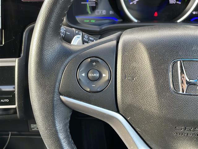 フィットハイブリッド Sパッケージ 4WD/禁煙車/純正SDナビ/CD/DVD/SD/BT/フルセグ/バックカメラ/CTBA/クルーズコントロール/パドルシフト/オートライト/LEDヘッドライト/フォグライト/ETC/社外AW夏タイヤ積(30枚目)