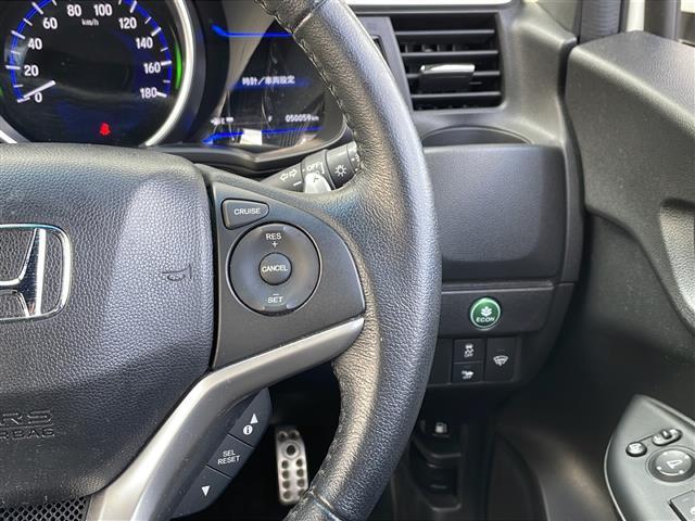 フィットハイブリッド Sパッケージ 4WD/禁煙車/純正SDナビ/CD/DVD/SD/BT/フルセグ/バックカメラ/CTBA/クルーズコントロール/パドルシフト/オートライト/LEDヘッドライト/フォグライト/ETC/社外AW夏タイヤ積(31枚目)