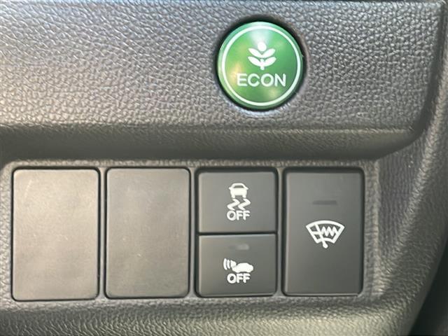 フィットハイブリッド Sパッケージ 4WD/禁煙車/純正SDナビ/CD/DVD/SD/BT/フルセグ/バックカメラ/CTBA/クルーズコントロール/パドルシフト/オートライト/LEDヘッドライト/フォグライト/ETC/社外AW夏タイヤ積(34枚目)