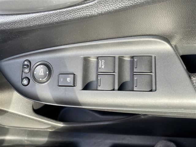 フィットハイブリッド Sパッケージ 4WD/禁煙車/純正SDナビ/CD/DVD/SD/BT/フルセグ/バックカメラ/CTBA/クルーズコントロール/パドルシフト/オートライト/LEDヘッドライト/フォグライト/ETC/社外AW夏タイヤ積(35枚目)