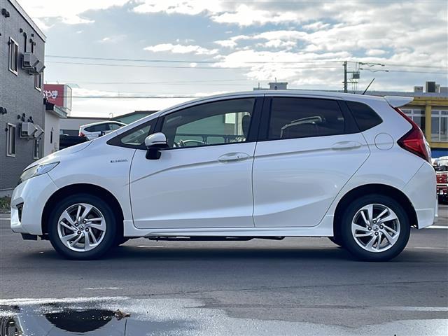 フィットハイブリッド Sパッケージ 4WD/禁煙車/純正SDナビ/CD/DVD/SD/BT/フルセグ/バックカメラ/CTBA/クルーズコントロール/パドルシフト/オートライト/LEDヘッドライト/フォグライト/ETC/社外AW夏タイヤ積(41枚目)