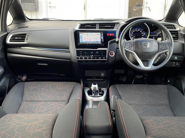 フィットハイブリッド Sパッケージ 4WD/禁煙車/純正SDナビ/CD/DVD/SD/BT/フルセグ/バックカメラ/CTBA/クルーズコントロール/パドルシフト/オートライト/LEDヘッドライト/フォグライト/ETC/社外AW夏タイヤ積(42枚目)