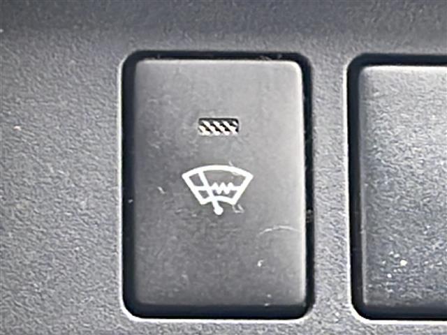 ヴォクシー X Lエディション /4WD/禁煙車/寒冷地仕様/社外ナビ BT/CD/DVD/AUX/SD/フルセグ/片側パワースライドドア/ステアリングスイッチ/オートエアコン/パワーウィンドウ/フロントデアイサー(5枚目)