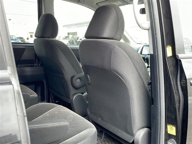 ヴォクシー X Lエディション /4WD/禁煙車/寒冷地仕様/社外ナビ BT/CD/DVD/AUX/SD/フルセグ/片側パワースライドドア/ステアリングスイッチ/オートエアコン/パワーウィンドウ/フロントデアイサー(11枚目)