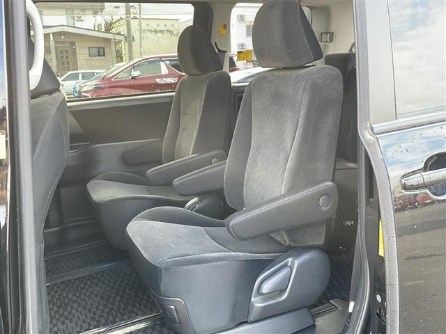 ヴォクシー X Lエディション /4WD/禁煙車/寒冷地仕様/社外ナビ BT/CD/DVD/AUX/SD/フルセグ/片側パワースライドドア/ステアリングスイッチ/オートエアコン/パワーウィンドウ/フロントデアイサー(14枚目)