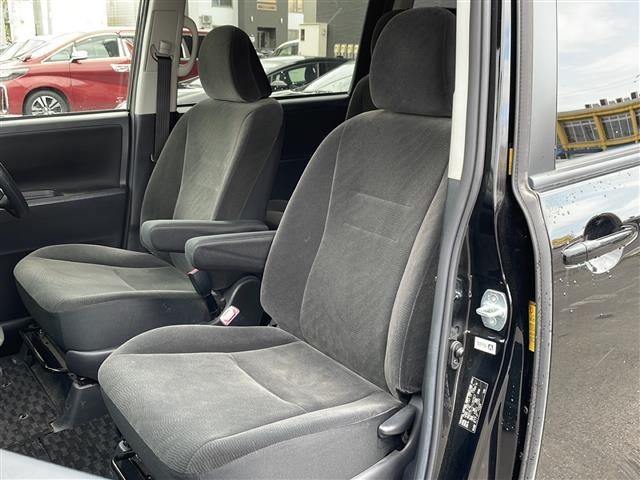 ヴォクシー X Lエディション /4WD/禁煙車/寒冷地仕様/社外ナビ BT/CD/DVD/AUX/SD/フルセグ/片側パワースライドドア/ステアリングスイッチ/オートエアコン/パワーウィンドウ/フロントデアイサー(16枚目)