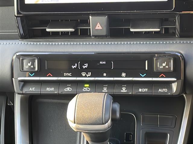 ヴォクシー S-Z ワンオーナー 禁煙車 純正10.5インチナビ CD・DVD・BT・フルセグ バックカメラ 寒冷地仕様 セーフティセンス 純正エンジンスターター 両側パワースライドドア ユニバーサルステップ(10枚目)