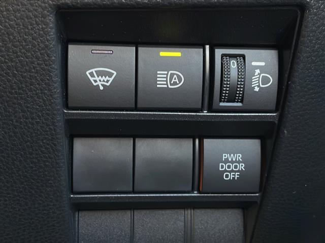 ヴォクシー S-Z ワンオーナー 禁煙車 純正10.5インチナビ CD・DVD・BT・フルセグ バックカメラ 寒冷地仕様 セーフティセンス 純正エンジンスターター 両側パワースライドドア ユニバーサルステップ(15枚目)