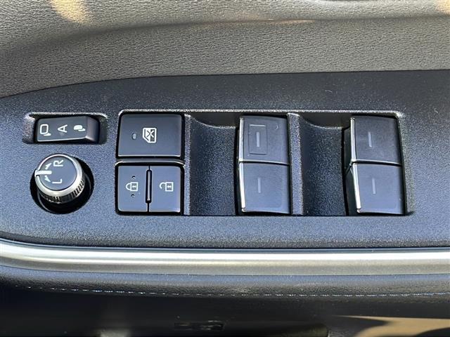 ヴォクシー S-Z ワンオーナー 禁煙車 純正10.5インチナビ CD・DVD・BT・フルセグ バックカメラ 寒冷地仕様 セーフティセンス 純正エンジンスターター 両側パワースライドドア ユニバーサルステップ(34枚目)