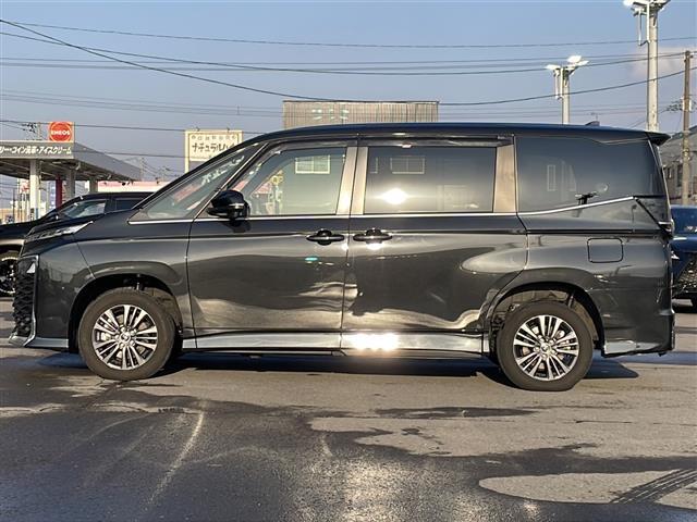 ヴォクシー S-Z ワンオーナー 禁煙車 純正10.5インチナビ CD・DVD・BT・フルセグ バックカメラ 寒冷地仕様 セーフティセンス 純正エンジンスターター 両側パワースライドドア ユニバーサルステップ(41枚目)