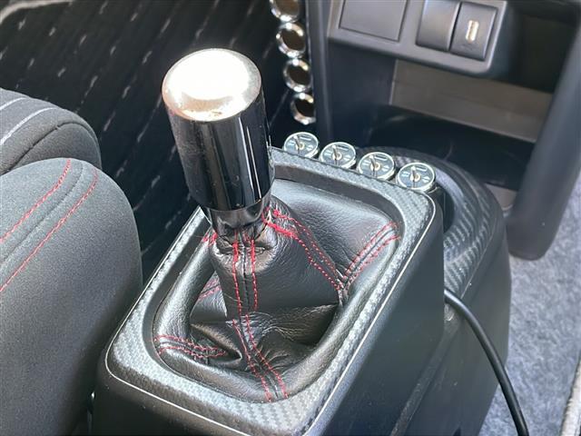 気になる車はすぐにお問い合わせください！画面右側の００６６から始まる無料ダイヤルからお問い合わせ下さい！専門スタッフがお車のご質問にお答えいたします！