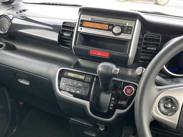 Ｎ－ＢＯＸカスタム Ｇ・Ｌパッケージ　４ＷＤ／禁煙車／純正モニターオーディオ／ＣＤ／ＡＵＸ／エンジンスターター／片側電動ドア／横滑り防止／オートライト／ＨＩＤヘッドライト／フォグライト／プッシュスタート／純正フロアマット（4枚目）