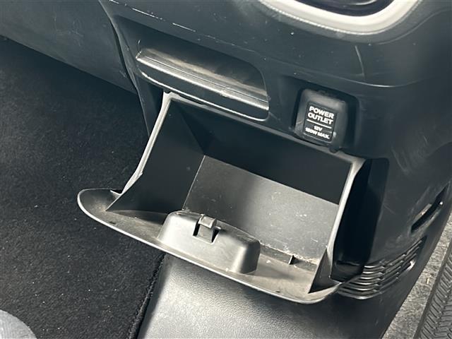 Ｎ－ＢＯＸカスタム Ｇ・Ｌパッケージ　４ＷＤ／禁煙車／純正モニターオーディオ／ＣＤ／ＡＵＸ／エンジンスターター／片側電動ドア／横滑り防止／オートライト／ＨＩＤヘッドライト／フォグライト／プッシュスタート／純正フロアマット（5枚目）