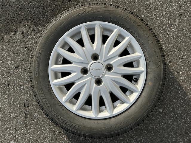 Ｎ－ＢＯＸカスタム Ｇ・Ｌパッケージ　４ＷＤ／禁煙車／純正モニターオーディオ／ＣＤ／ＡＵＸ／エンジンスターター／片側電動ドア／横滑り防止／オートライト／ＨＩＤヘッドライト／フォグライト／プッシュスタート／純正フロアマット（11枚目）