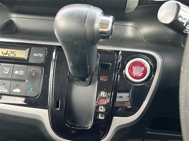 Ｎ－ＢＯＸカスタム Ｇ・Ｌパッケージ　４ＷＤ／禁煙車／純正モニターオーディオ／ＣＤ／ＡＵＸ／エンジンスターター／片側電動ドア／横滑り防止／オートライト／ＨＩＤヘッドライト／フォグライト／プッシュスタート／純正フロアマット（15枚目）