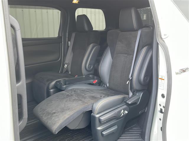 アルファード ２．５Ｓ　タイプゴールド　４ＷＤ／禁煙車／純正ディスプレイオーディオナビ機能付き／ＣＤ／ＤＶＤ／ＢＴ／ＵＳＢ／フルセグ／純正フリップダウンモニター／バックカメラ／トヨタセーフティセンス／ＰＣＳ／ＡＣＣ／ＬＴＡ／ＰＫＳＢ／ＥＴＣ（20枚目）