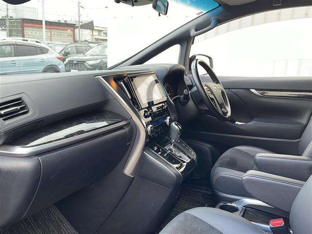 アルファード ２．５Ｓ　タイプゴールド　４ＷＤ／禁煙車／純正ディスプレイオーディオナビ機能付き／ＣＤ／ＤＶＤ／ＢＴ／ＵＳＢ／フルセグ／純正フリップダウンモニター／バックカメラ／トヨタセーフティセンス／ＰＣＳ／ＡＣＣ／ＬＴＡ／ＰＫＳＢ／ＥＴＣ（24枚目）