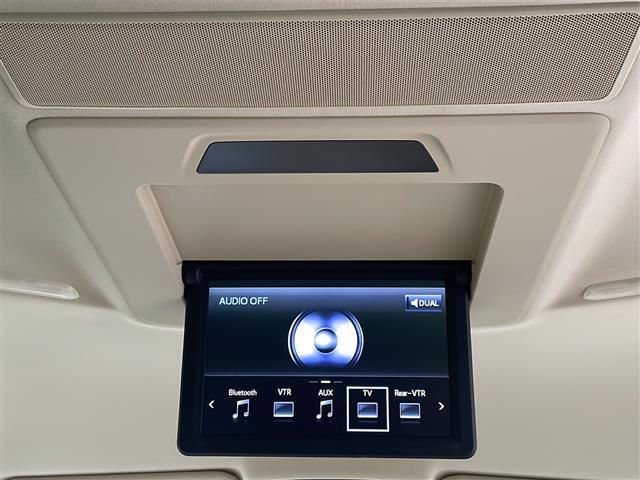 アルファードハイブリッド エグゼクティブラウンジ 4WD/禁煙車/JBLサウンド/純正SDナビ/BD再生/フルセグ/パノラミックビューモニター/12.1型リアエンターテイメント/トヨタセーフティセンス/シートヒーター/エアシート/1500W/ドラレコ(6枚目)