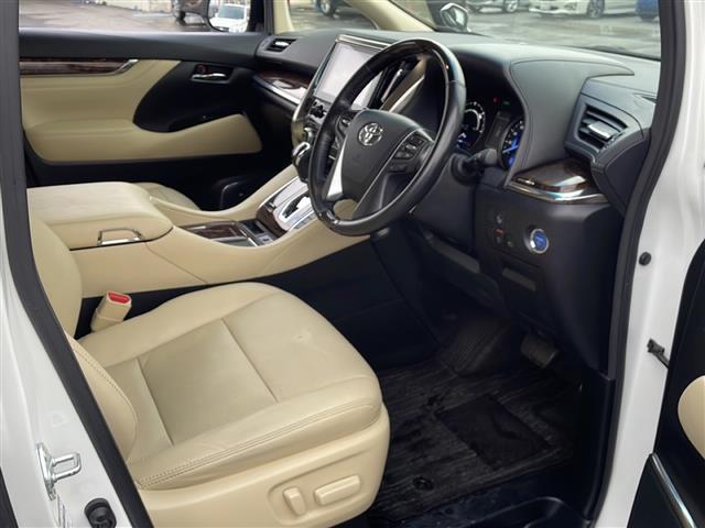 アルファードハイブリッド G 4WD/サンルーフ/JBLサウンド/純正SDナビ/BD再生/フルセグ/バックカメラ/パーキングアシスト/トヨタセーフティセンス/BSM/シートヒーター/エアシート/両側電動ドア/ドライブレコーダー(20枚目)