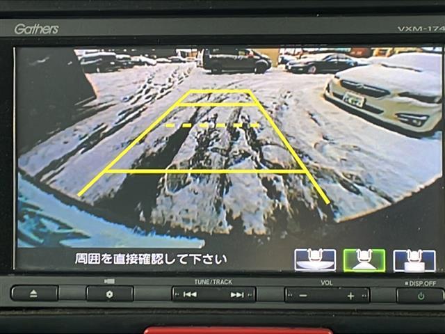 Ｎ－ＢＯＸカスタム Ｇ・Ｌパッケージ　純正ナビＣＤ／ＤＶＤ／ＢＴ／ＴＶ／／バックカメラ／片側パワースライドドア／禁煙車／４ＷＤ／横滑り防止／前席シートヒーター／ビルトインＥＴＣ／ミラーヒーター／オートライト／ドライブレコーダー／ＨＩＤ（4枚目）